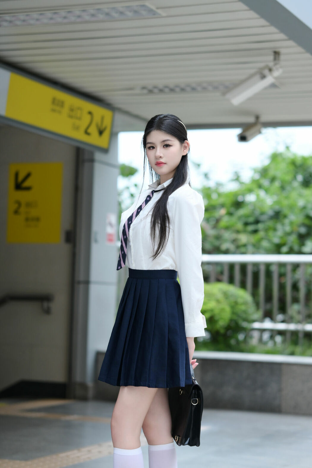YiTuYu艺图语 Vol.9652 Li Zhi (17P)