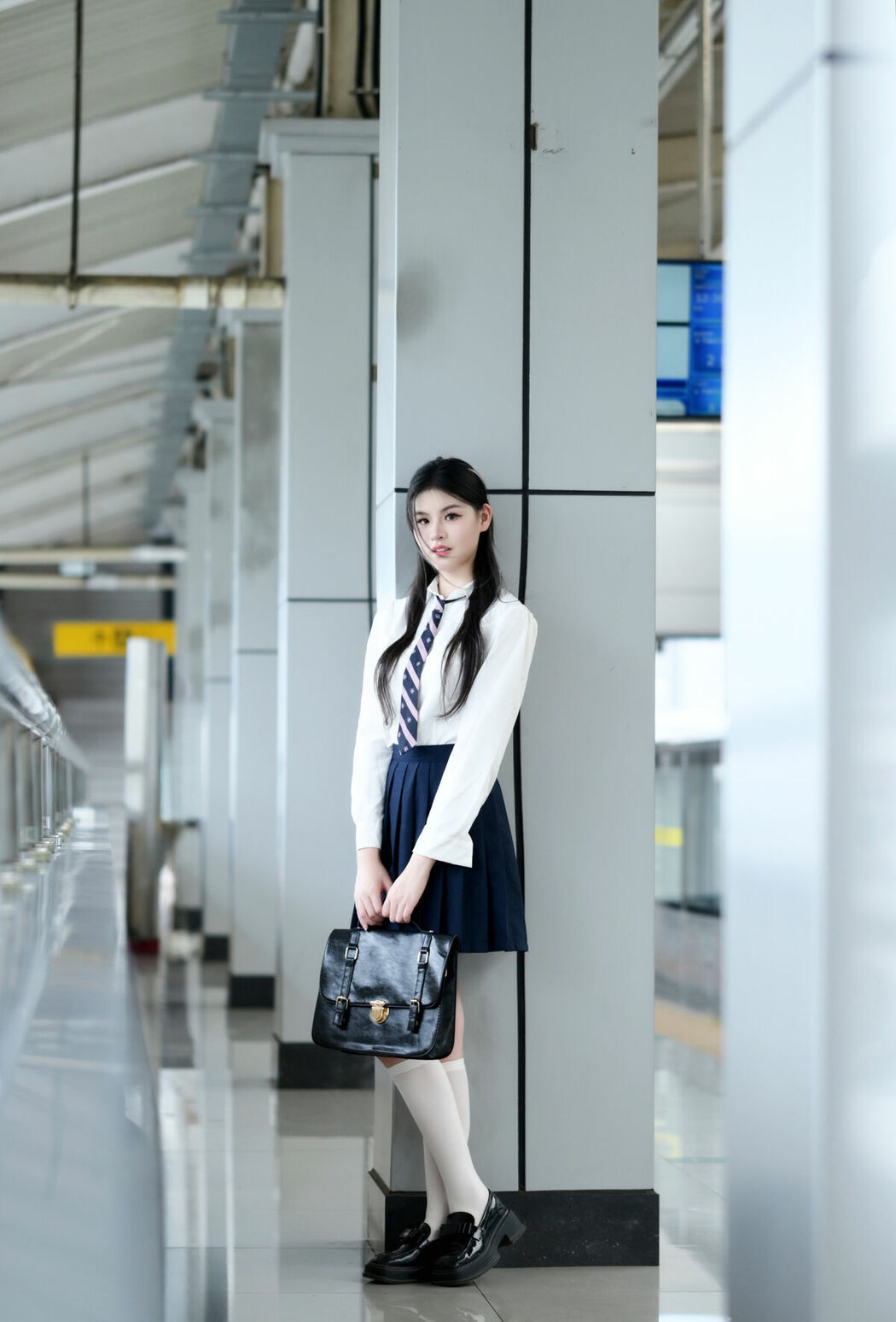 YiTuYu艺图语 Vol.9652 Li Zhi (17P)
