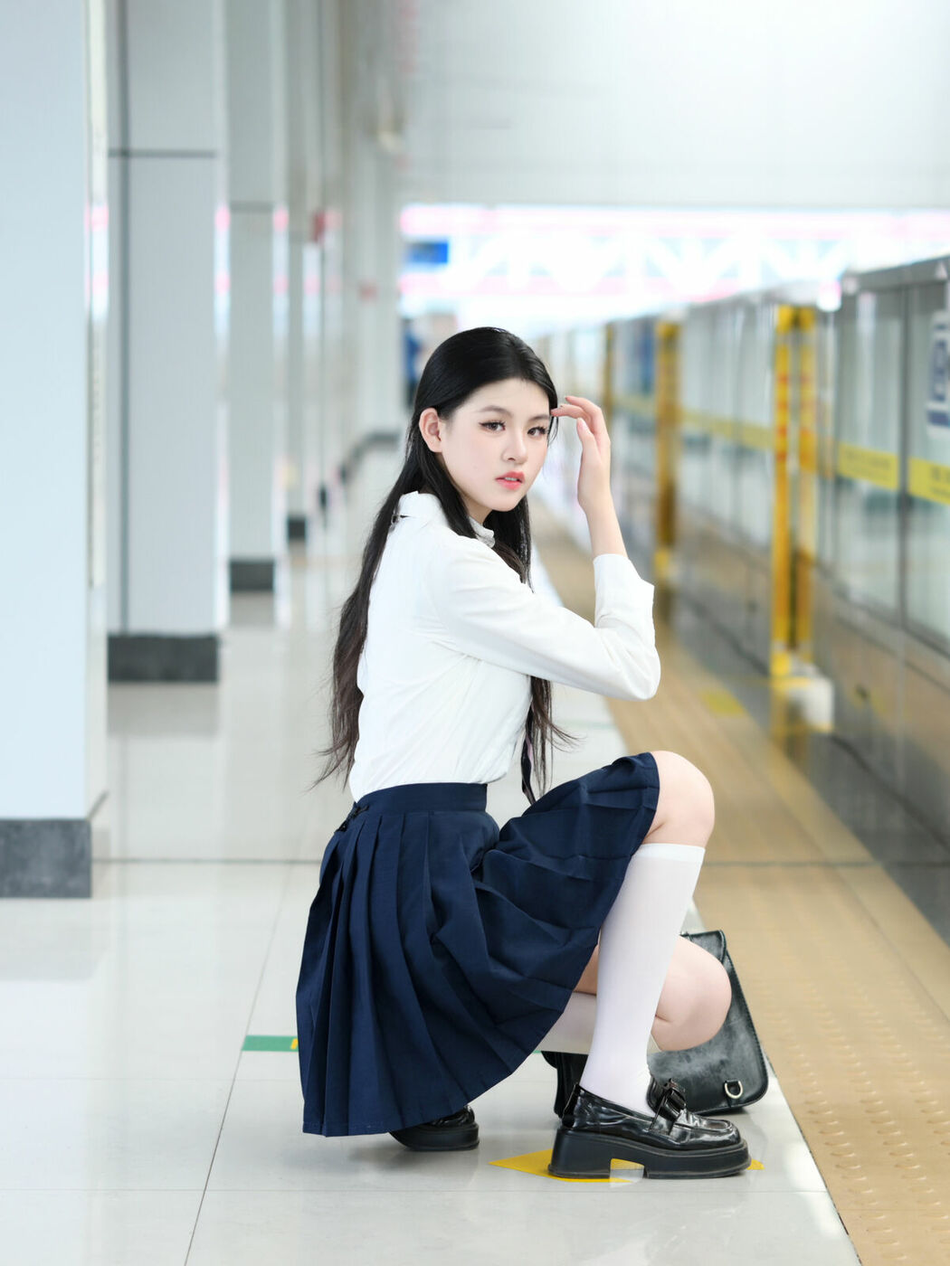 YiTuYu艺图语 Vol.9652 Li Zhi (17P)