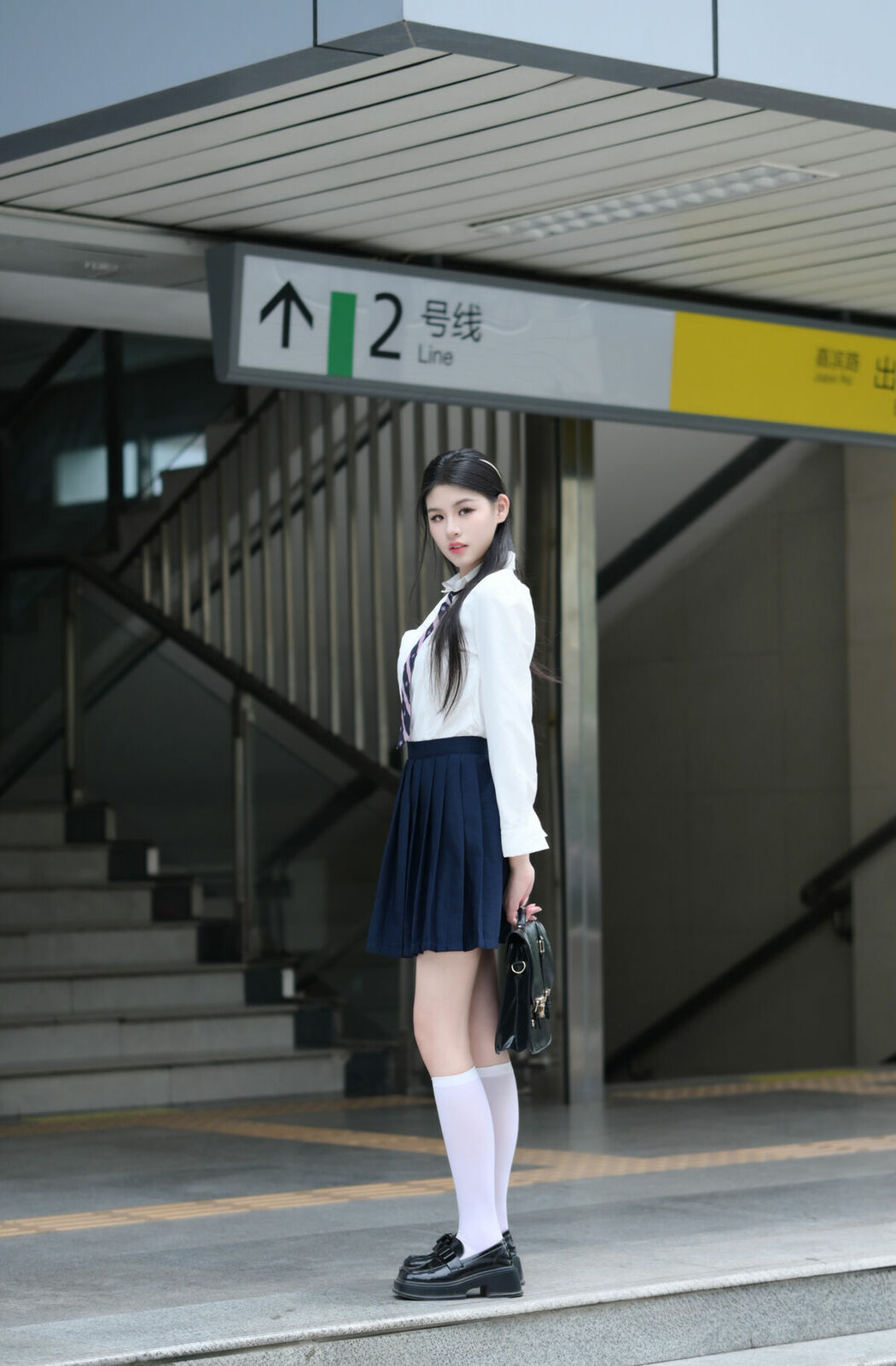 YiTuYu艺图语 Vol.9652 Li Zhi (17P)