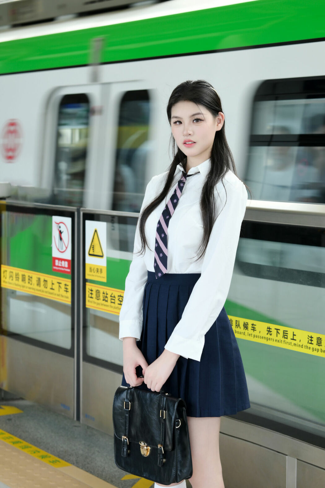 YiTuYu艺图语 Vol.9652 Li Zhi (17P)