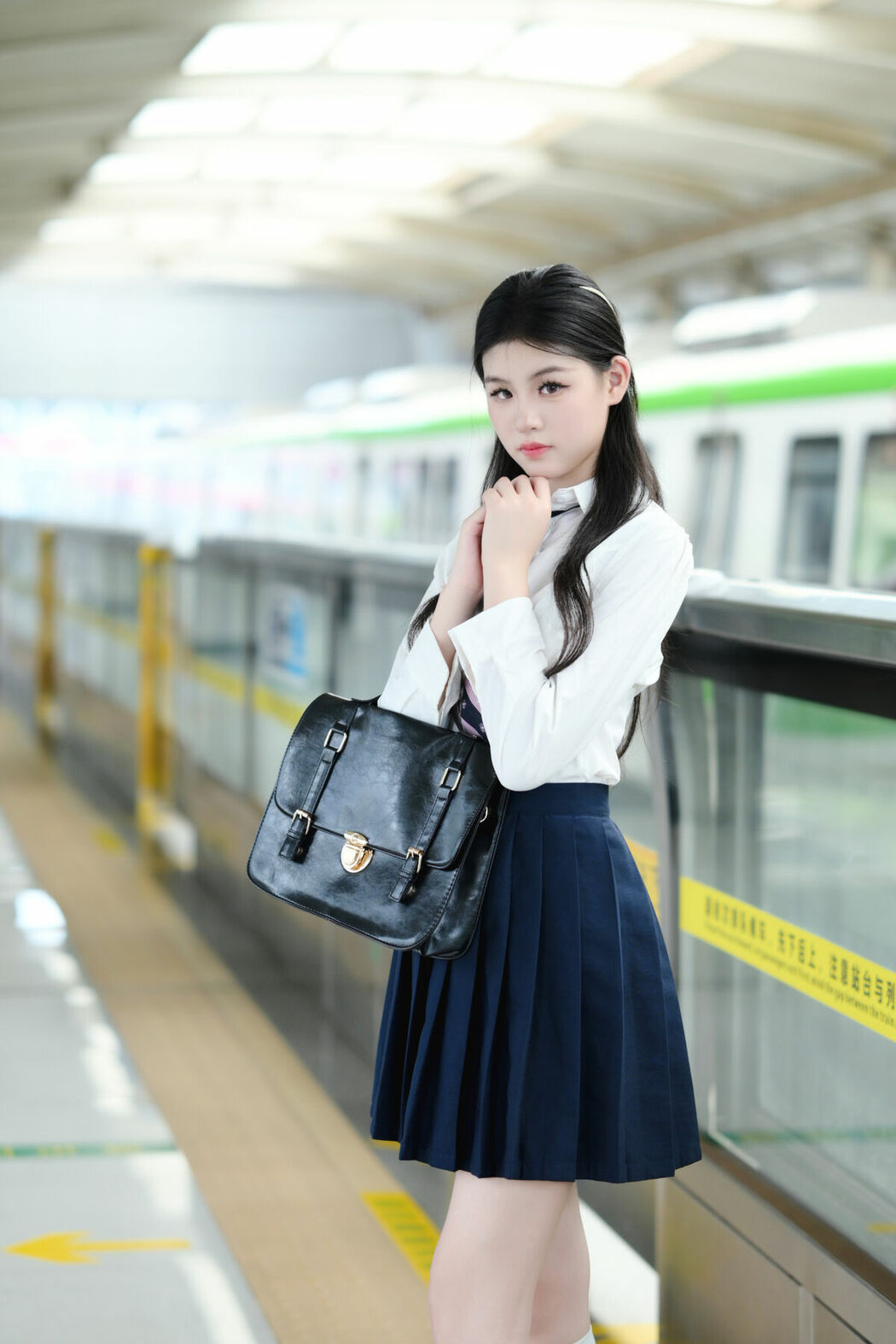 YiTuYu艺图语 Vol.9652 Li Zhi (17P)