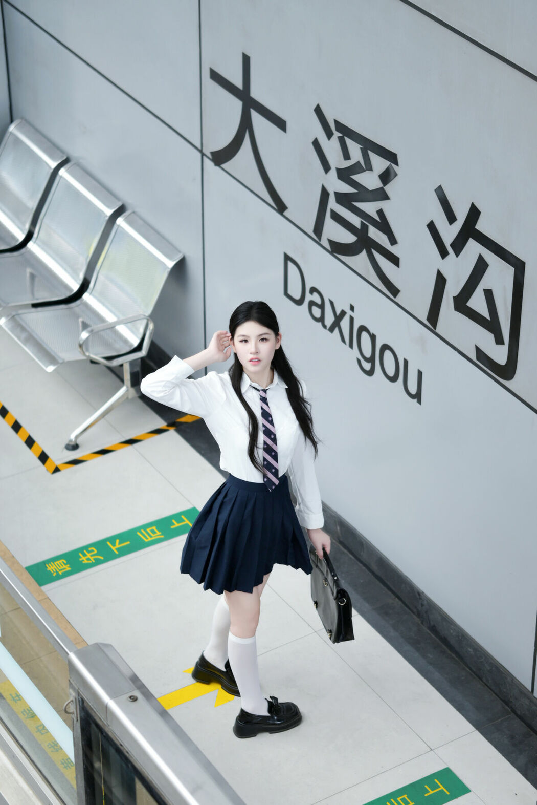 YiTuYu艺图语 Vol.9652 Li Zhi (17P)