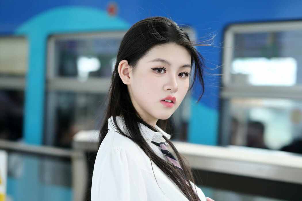 YiTuYu艺图语 Vol.9652 Li Zhi (17P)