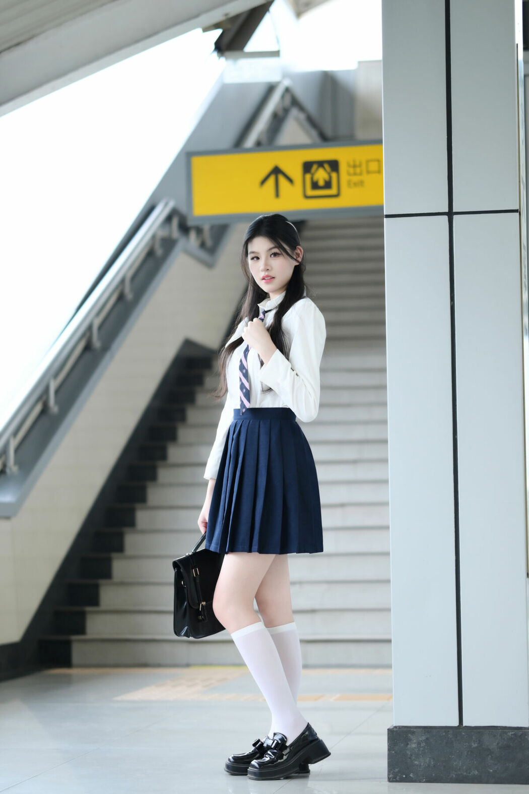 YiTuYu艺图语 Vol.9652 Li Zhi (17P)