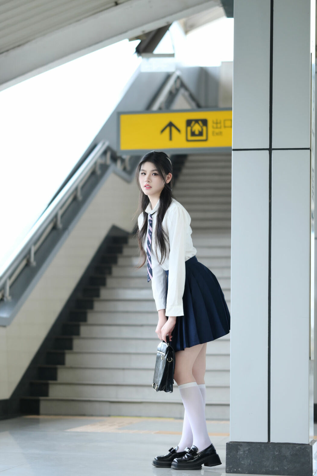 YiTuYu艺图语 Vol.9652 Li Zhi (17P)