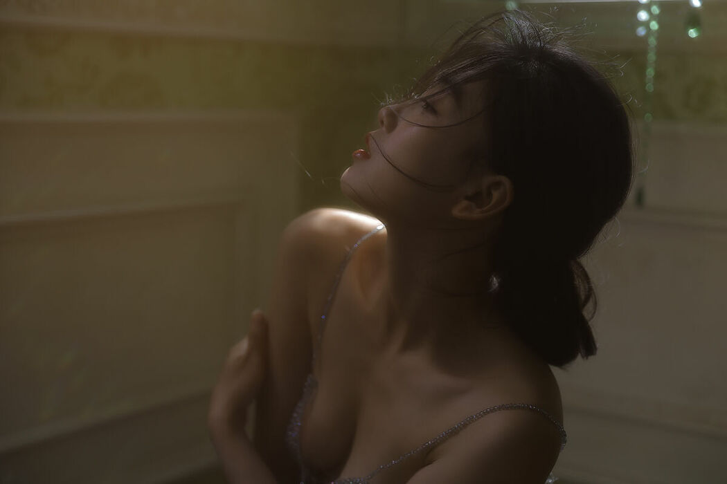YiTuYu艺图语 Vol.9657 Guo Rong Di Hai Jiao (17P)