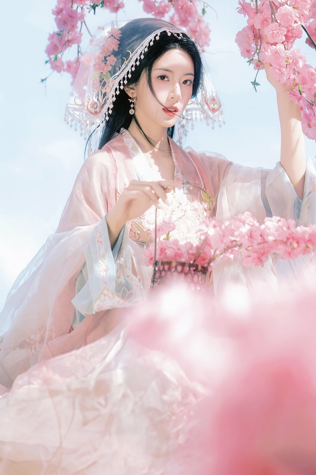 YiTuYu艺图语 Vol.9666 Rok Kin YE (15P) Cover Photo