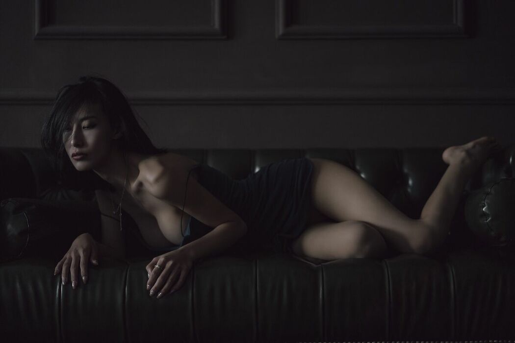XR Uncensored lingyu69 – R18 秀人网模特 欲望沙发 (81P)