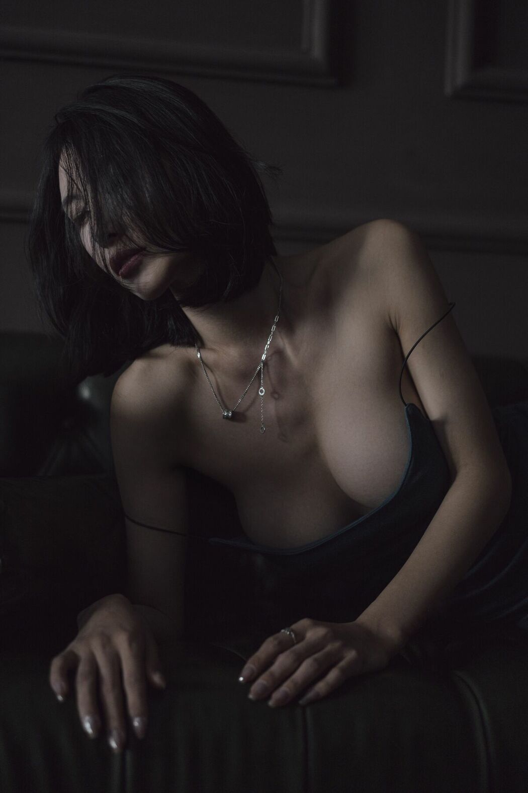 XR Uncensored lingyu69 – R18 秀人网模特 欲望沙发 (81P)