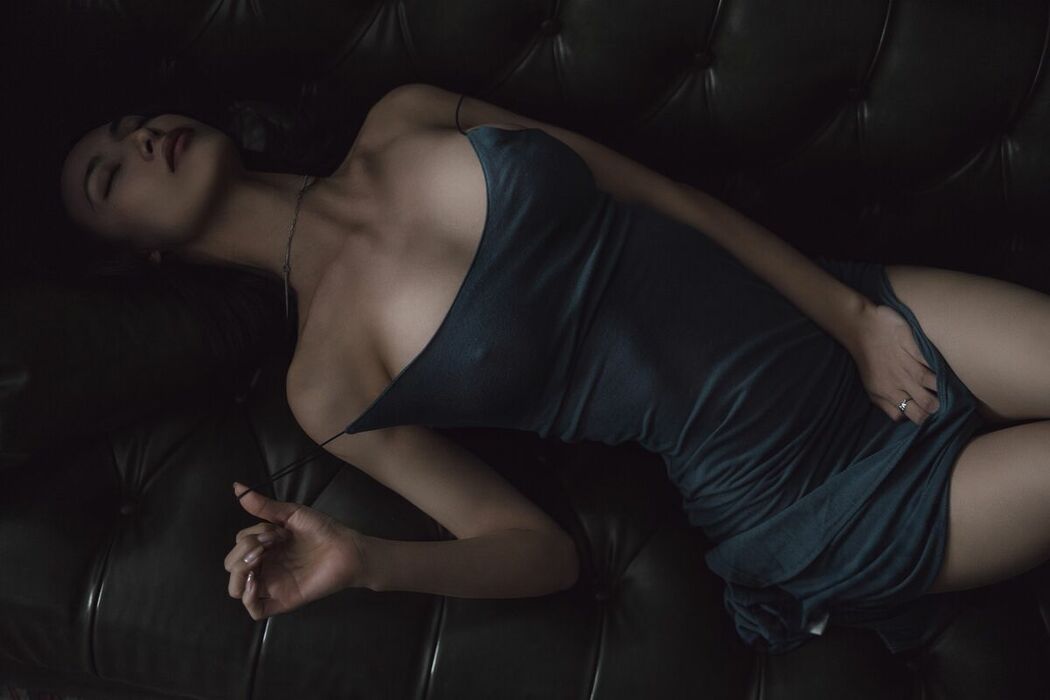 XR Uncensored lingyu69 – R18 秀人网模特 欲望沙发 (81P)