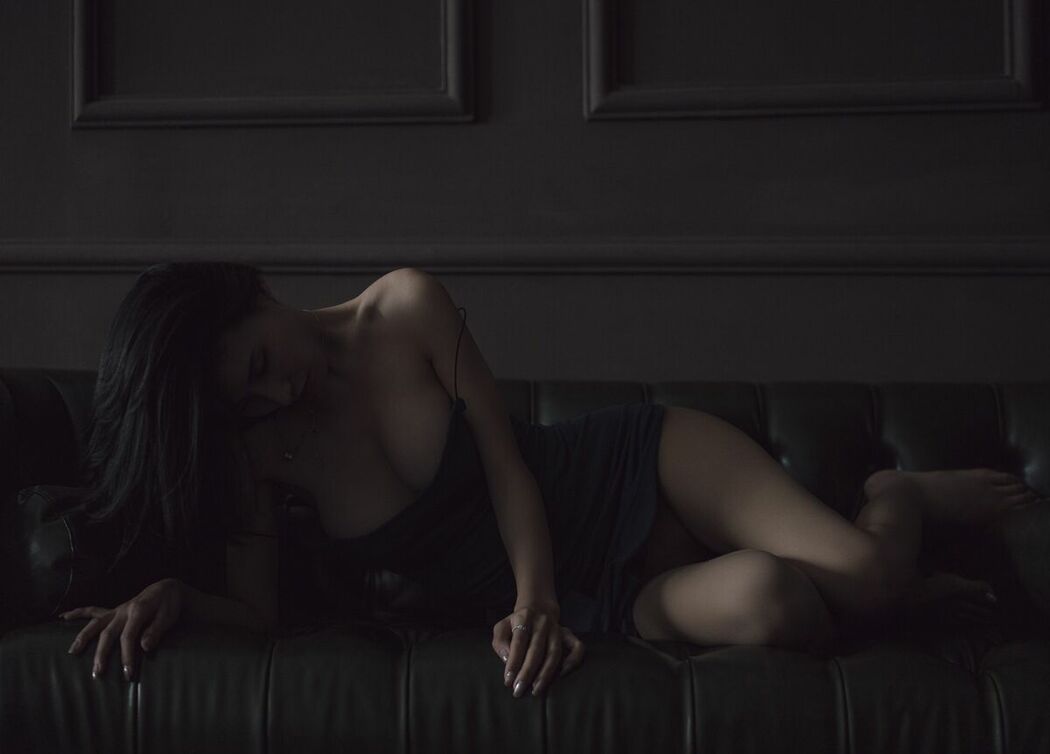 XR Uncensored lingyu69 – R18 秀人网模特 欲望沙发 (81P)