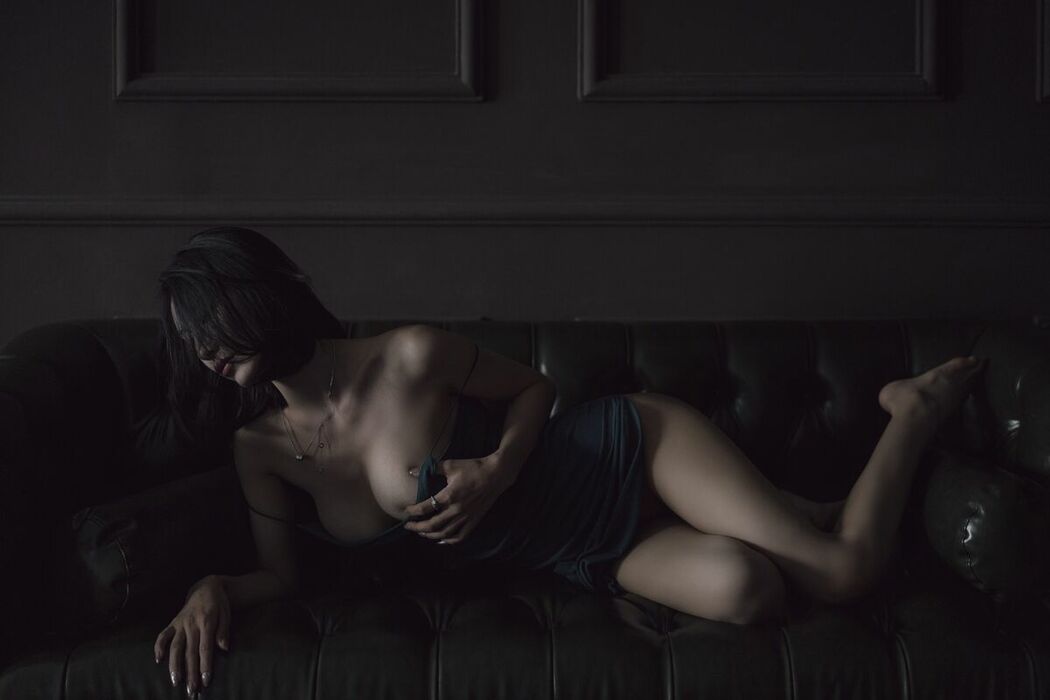 XR Uncensored lingyu69 – R18 秀人网模特 欲望沙发 (81P)