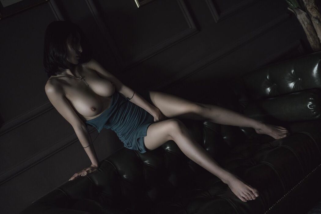 XR Uncensored lingyu69 – R18 秀人网模特 欲望沙发 (81P)