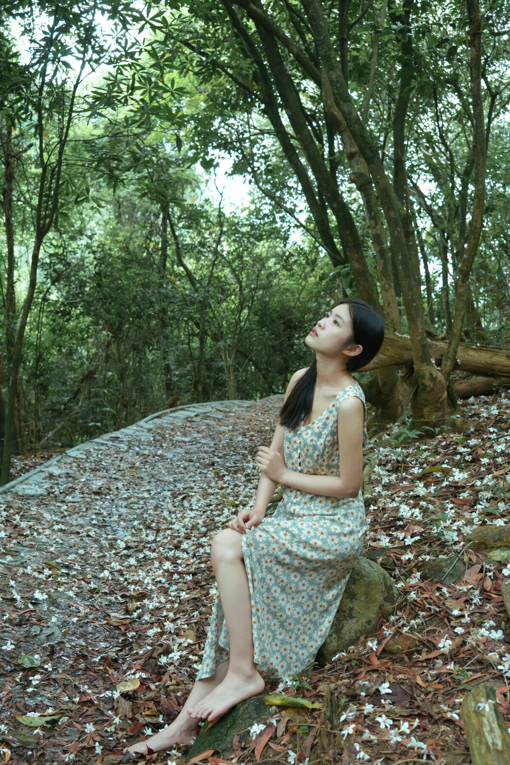 YiTuYu艺图语 Vol.9673 Lu Wei Wei Wei (25P)