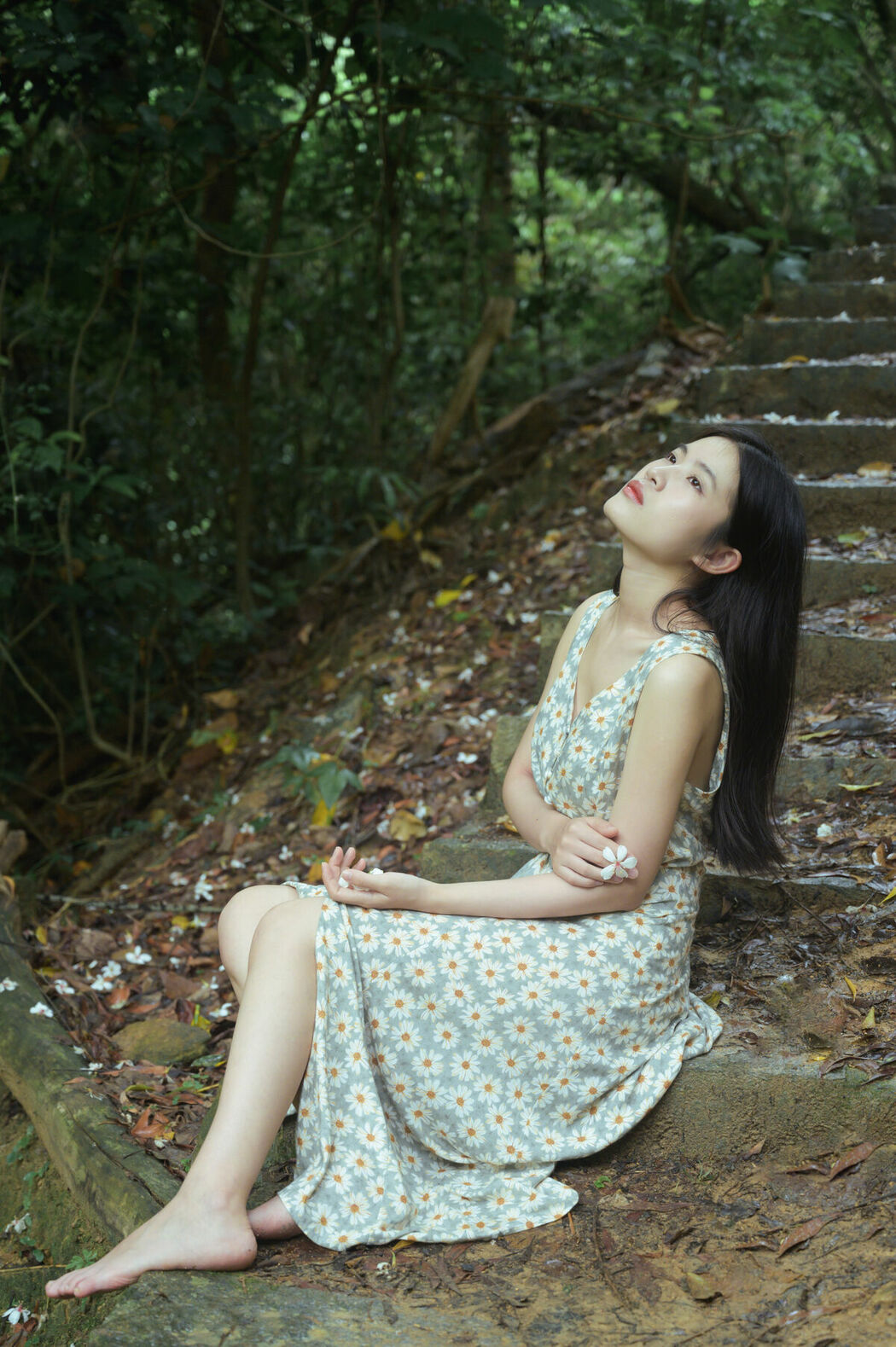 YiTuYu艺图语 Vol.9673 Lu Wei Wei Wei (25P)