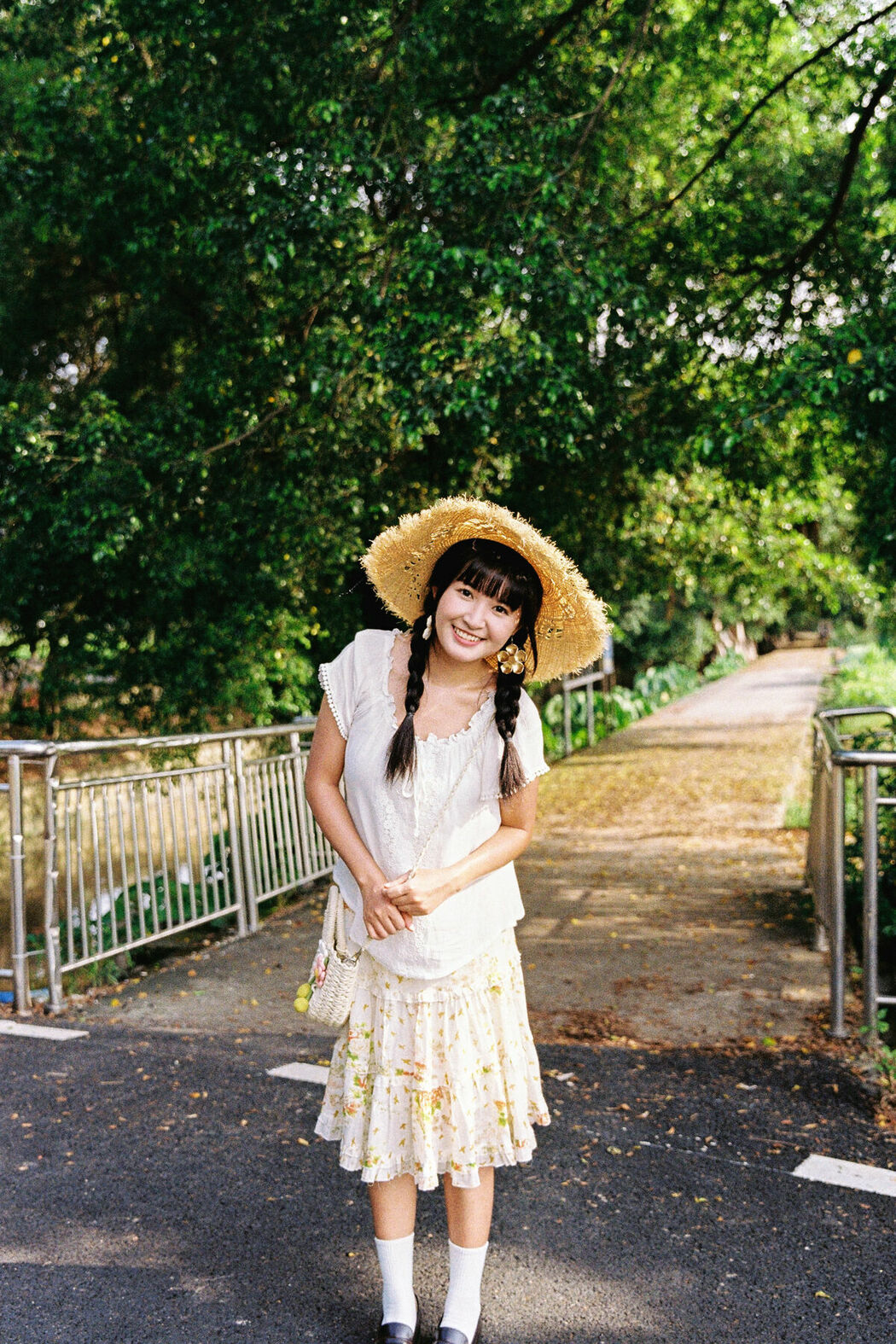 YiTuYu艺图语 Vol.9684 Qi Miao Li Li Zi (17P)