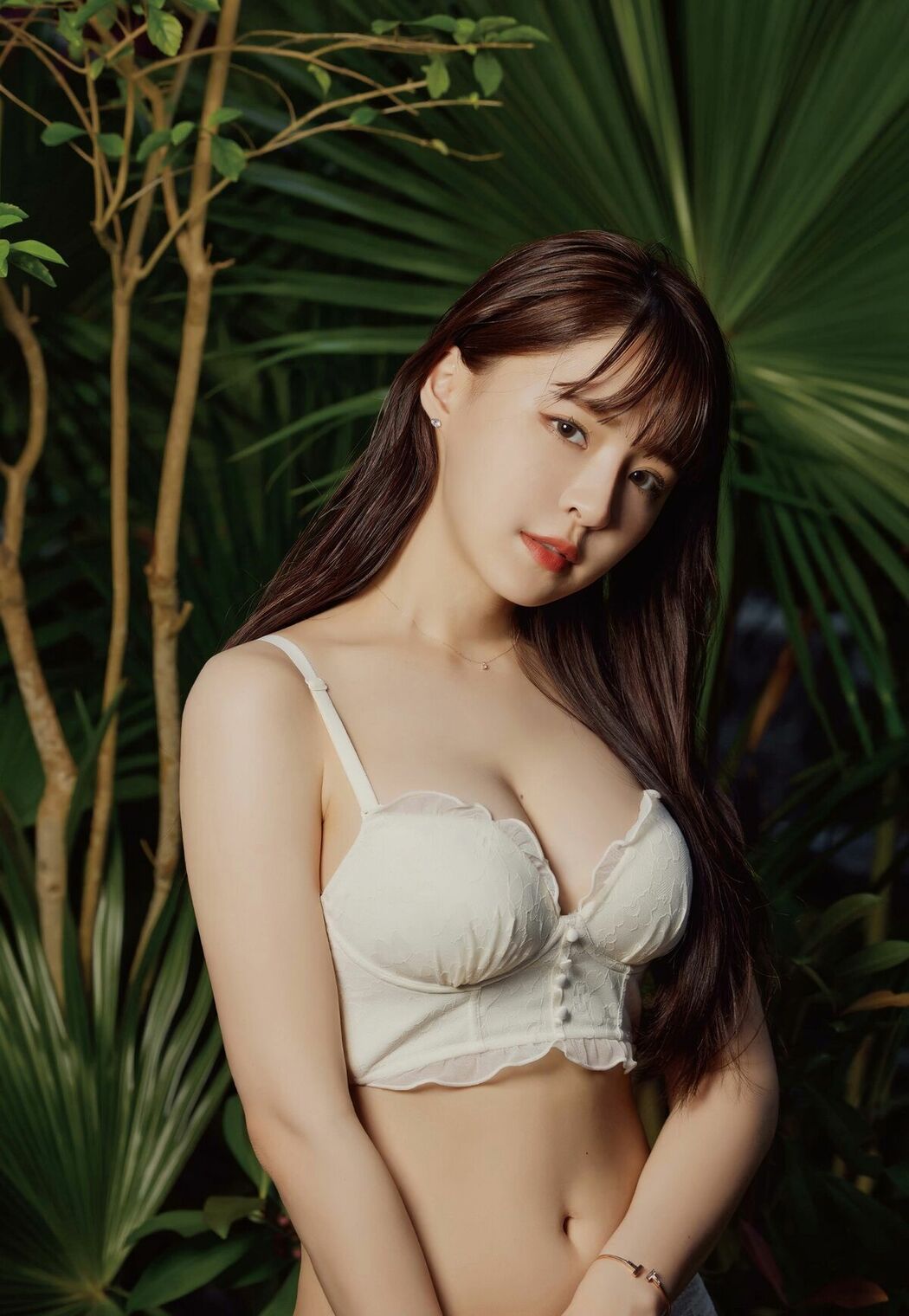Yuan Yuan 元元 – 吳婕安寫真書數位版 Part01 (56P)
