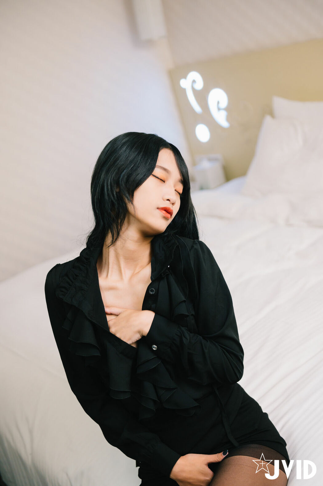 Han Fang Yu 韓芳語 – DesireVol 極正大奶大學新鮮人芳語 下班後的情色指導 (54P)