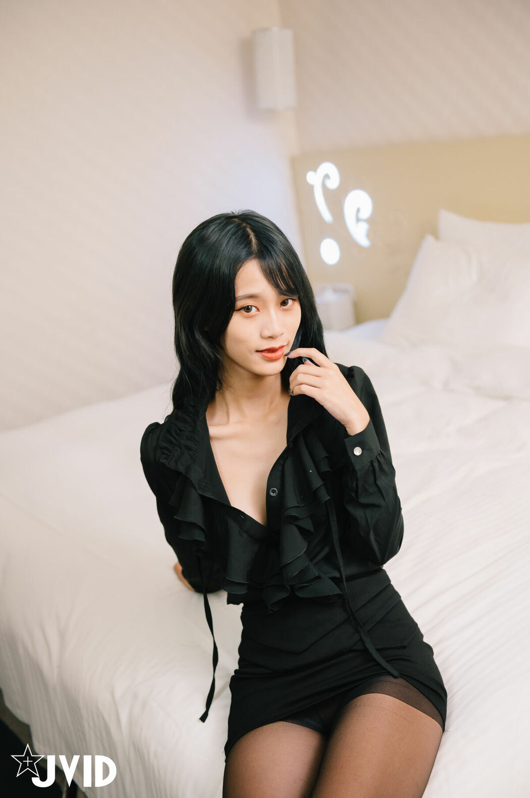 Han Fang Yu 韓芳語 – DesireVol 極正大奶大學新鮮人芳語 下班後的情色指導 (54P)