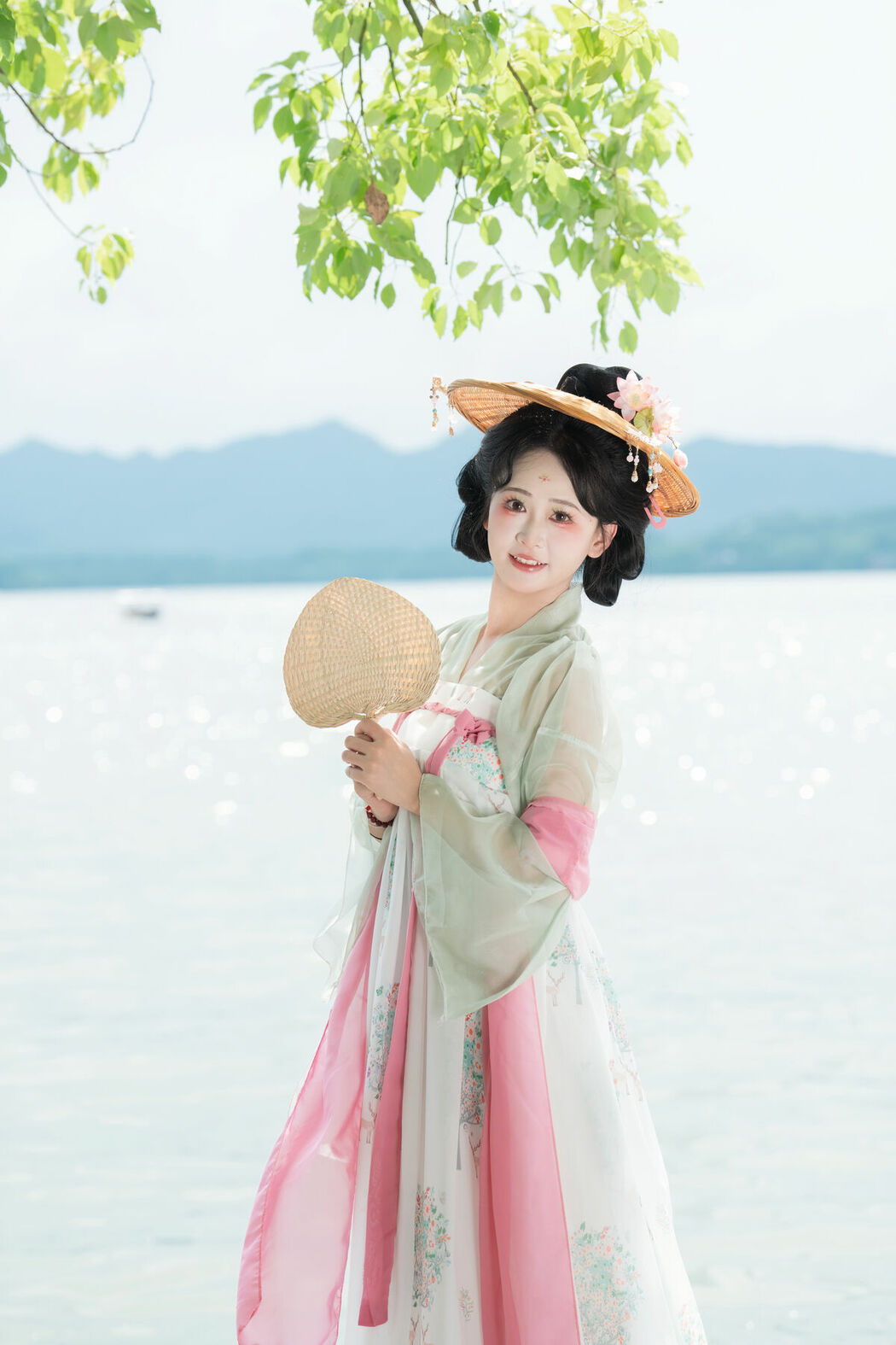 YiTuYu艺图语 Vol.9685 Jiao Yi Zhi Sui Sui (19P)