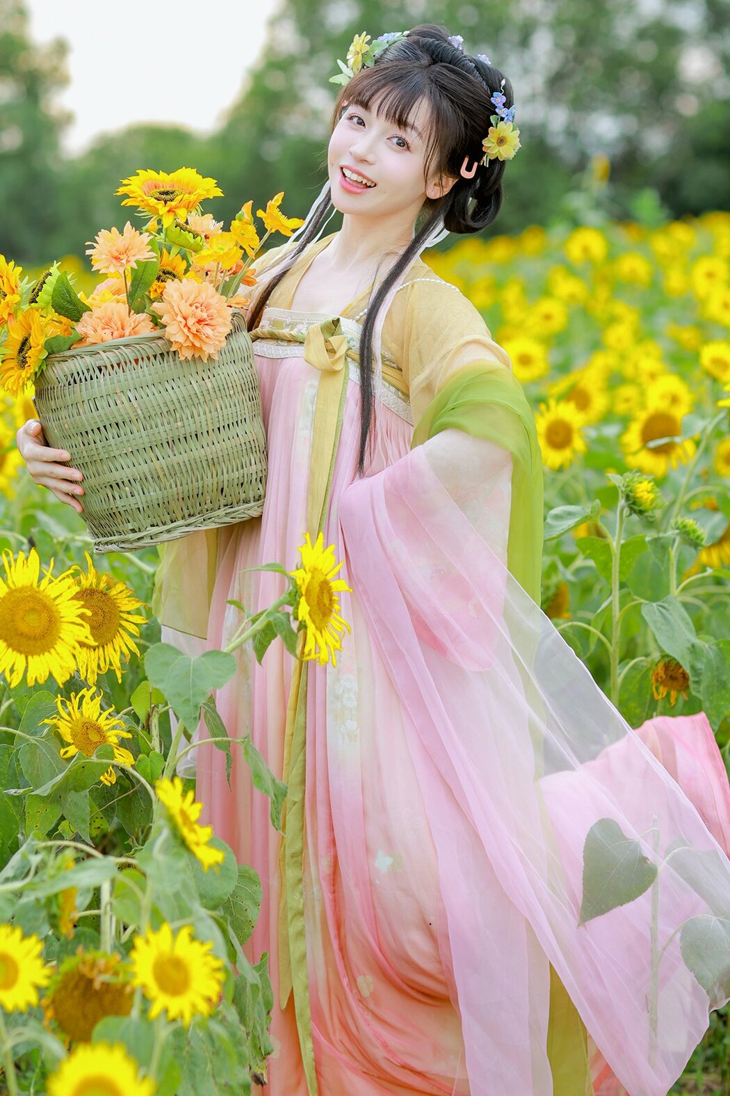 YiTuYu艺图语 Vol.9686 Lin Lin (14P) Cover Photo