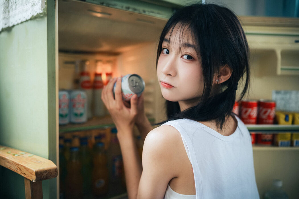 YiTuYu艺图语 Vol.9690 Le Le Le (26P)