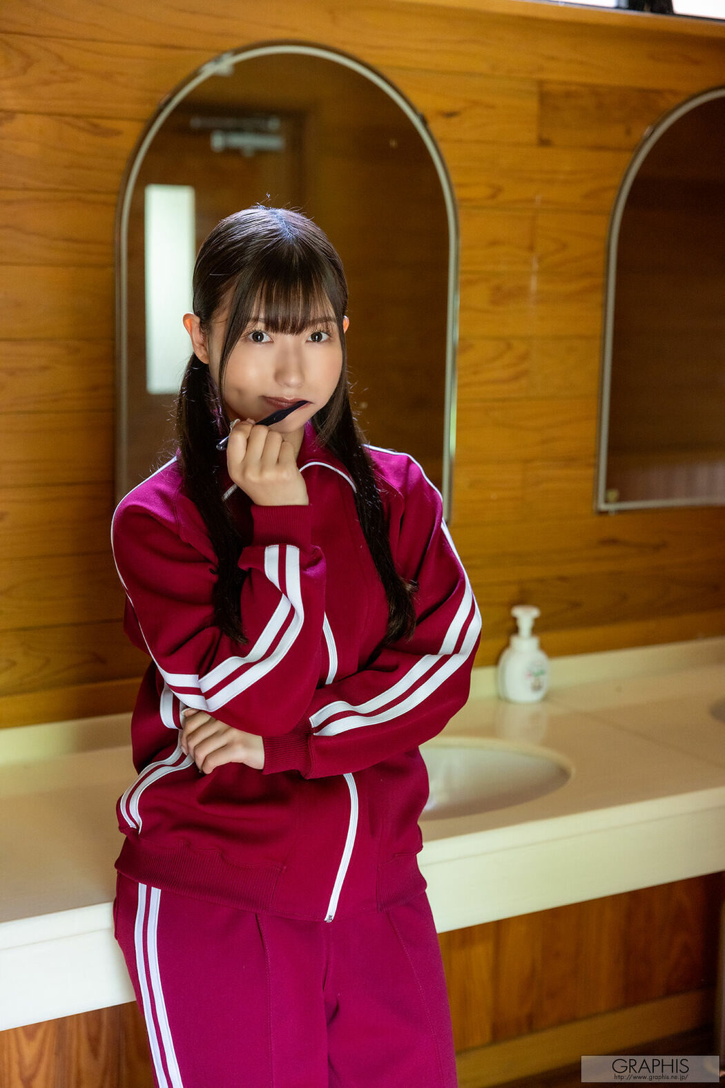 JP Miyu Aizawa 逢沢みゆ – Graphis New Years Holiday SPECIAL 2025-2026 Come Across Vol.3-4-5 (61P)