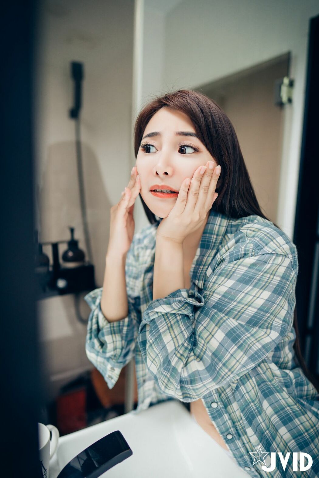 Lele 樂樂 – 讓人可以能男女交換身體的相機 一般版跟隱藏版尺度都上空無碼無遮 Part01 (70P)