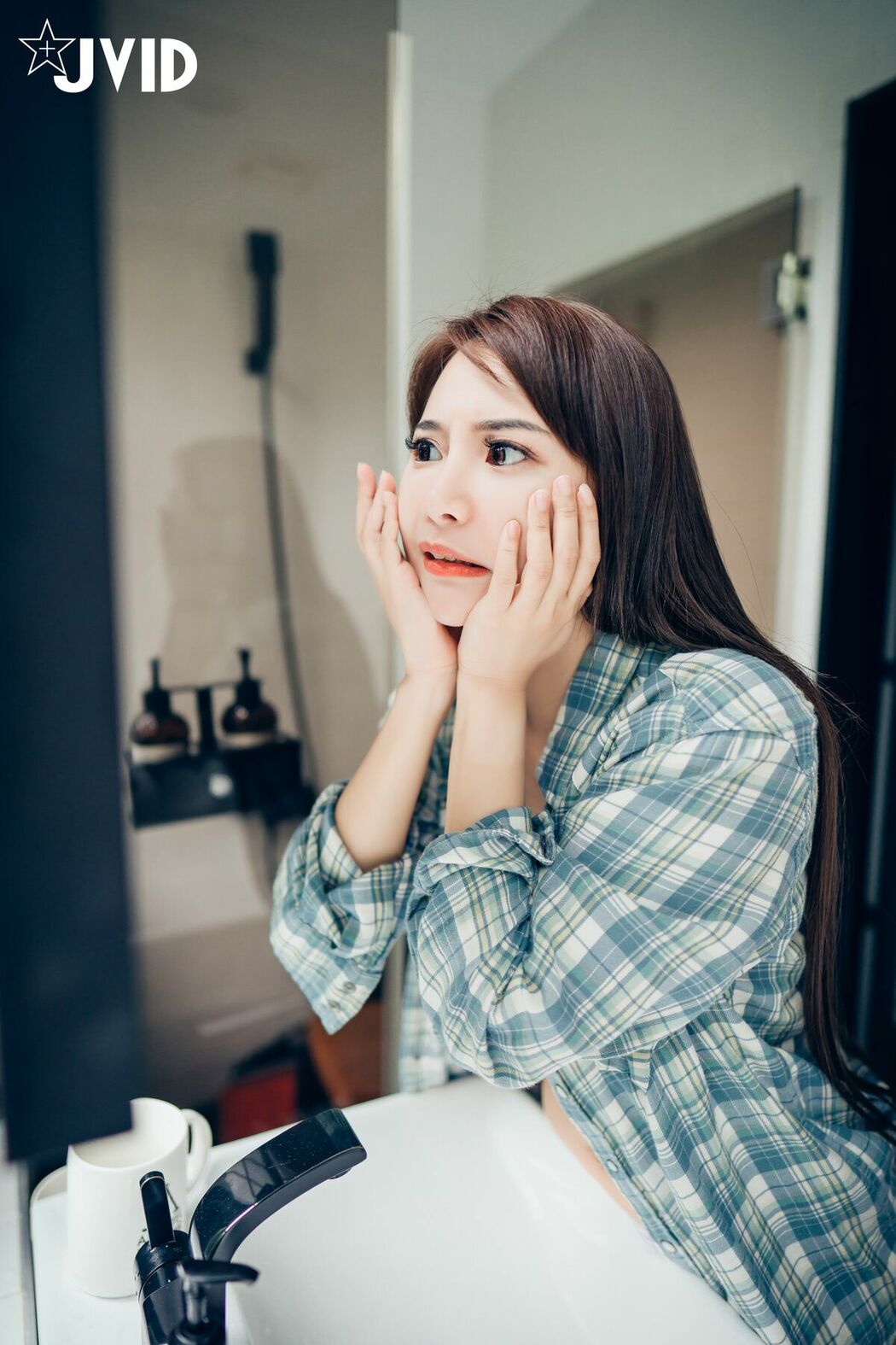 Lele 樂樂 – 讓人可以能男女交換身體的相機 一般版跟隱藏版尺度都上空無碼無遮 Part01 (70P)