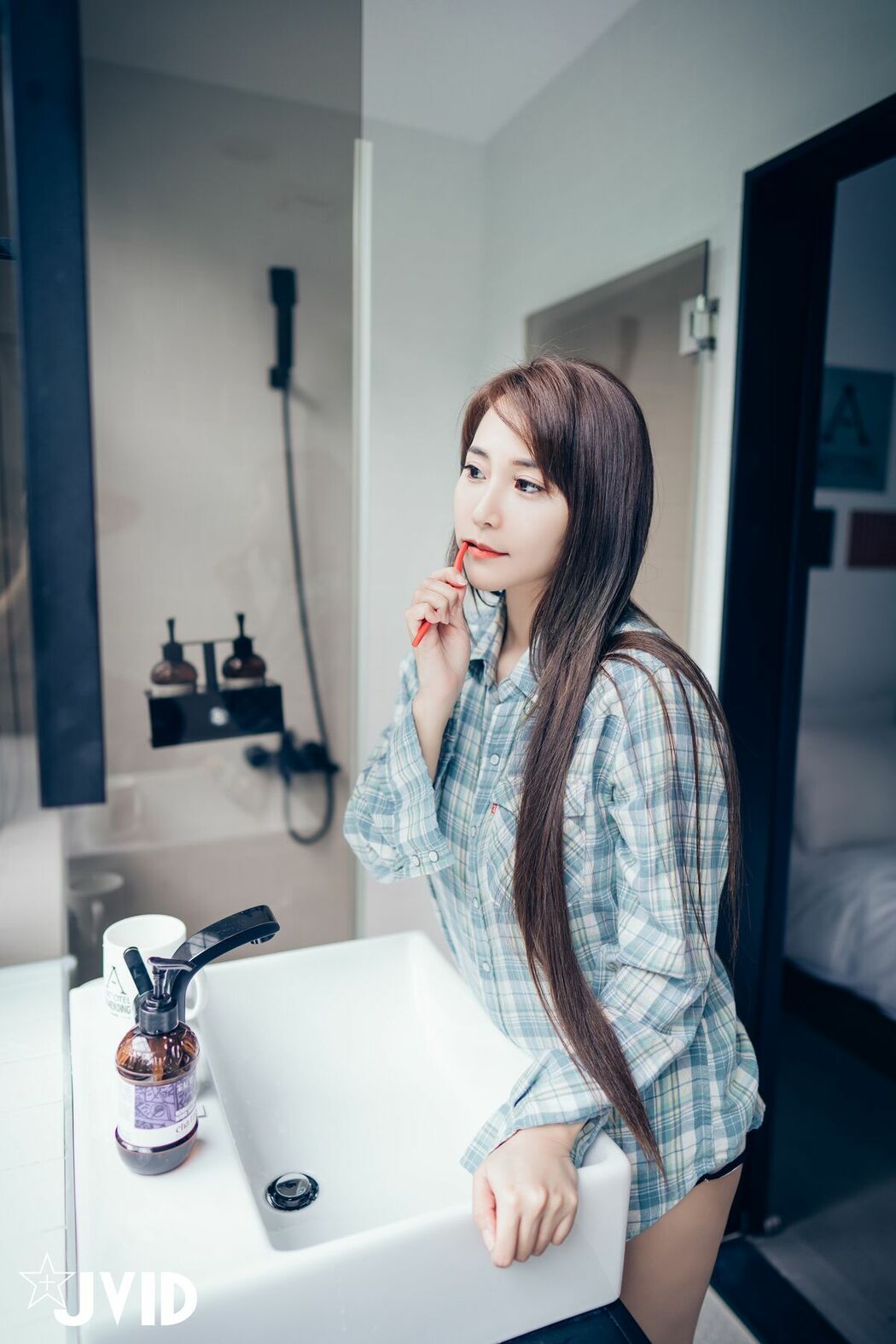 Lele 樂樂 – 讓人可以能男女交換身體的相機 一般版跟隱藏版尺度都上空無碼無遮 Part01 (70P)