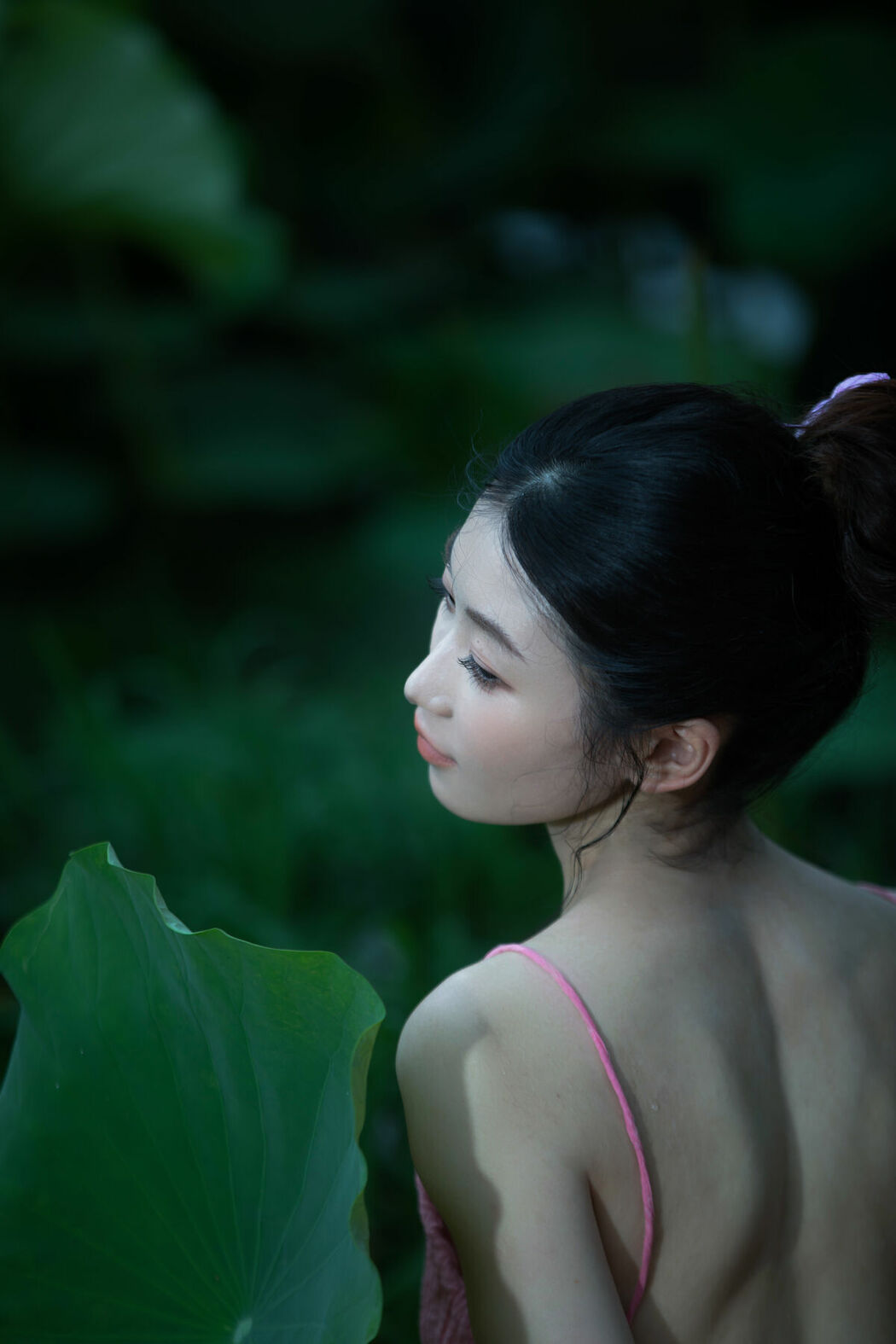 YiTuYu艺图语 Vol.9702 Niu Pai Xiao Wang Zi (16P)