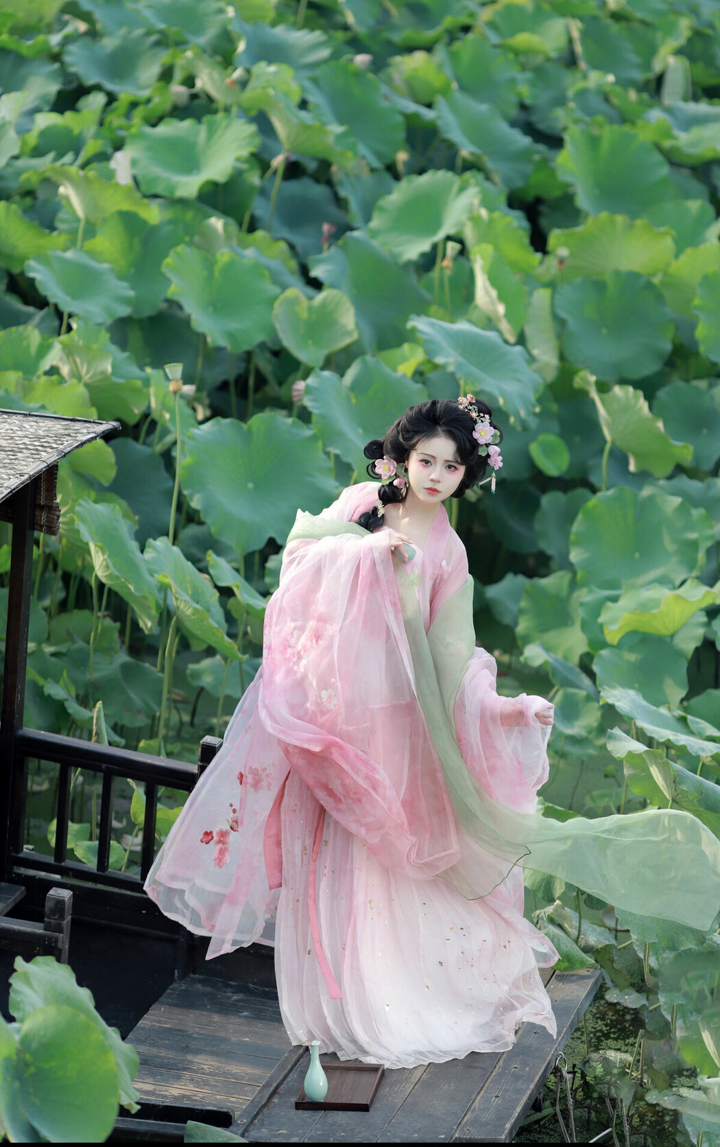 YiTuYu艺图语 Vol.9717 Zhen Zhen Ai Chi La (16P)