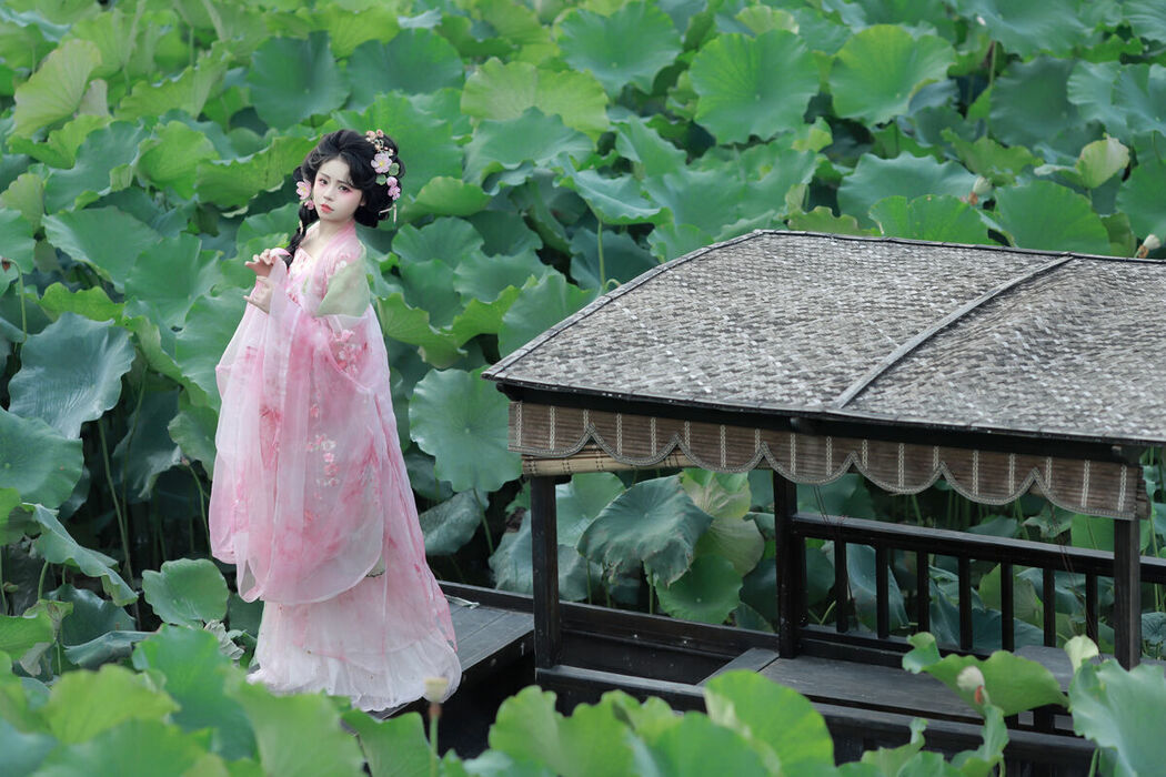 YiTuYu艺图语 Vol.9717 Zhen Zhen Ai Chi La (16P)