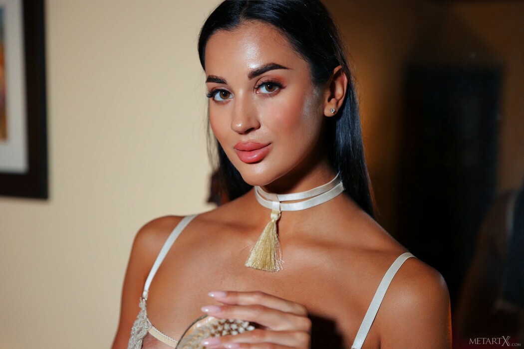 Victoria Mur Allures With Her Tantalizing Solo Performance Indulging In Masturbation And Mirror Reflections Indoors
