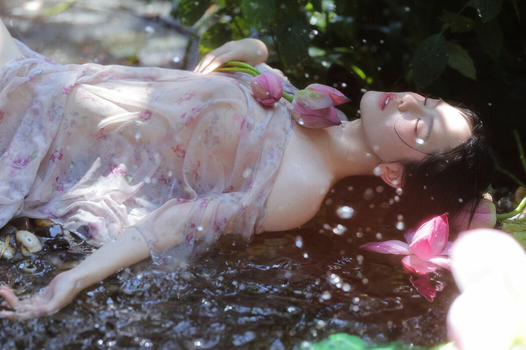 YiTuYu艺图语 Vol.9730 Naomi (14P)