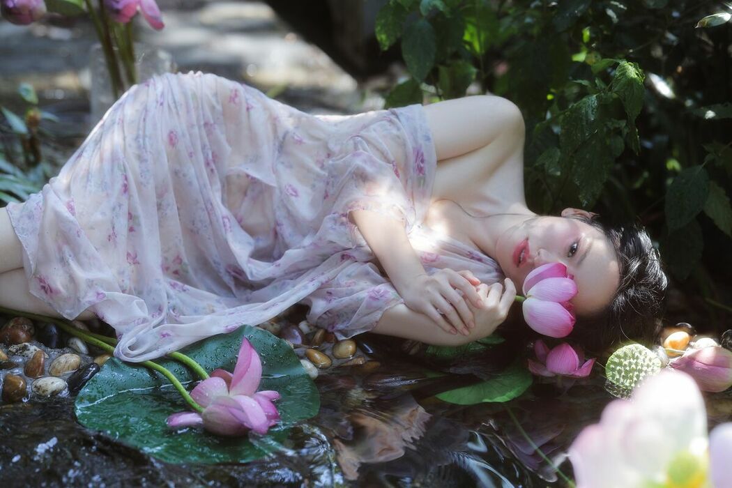 YiTuYu艺图语 Vol.9730 Naomi (14P)