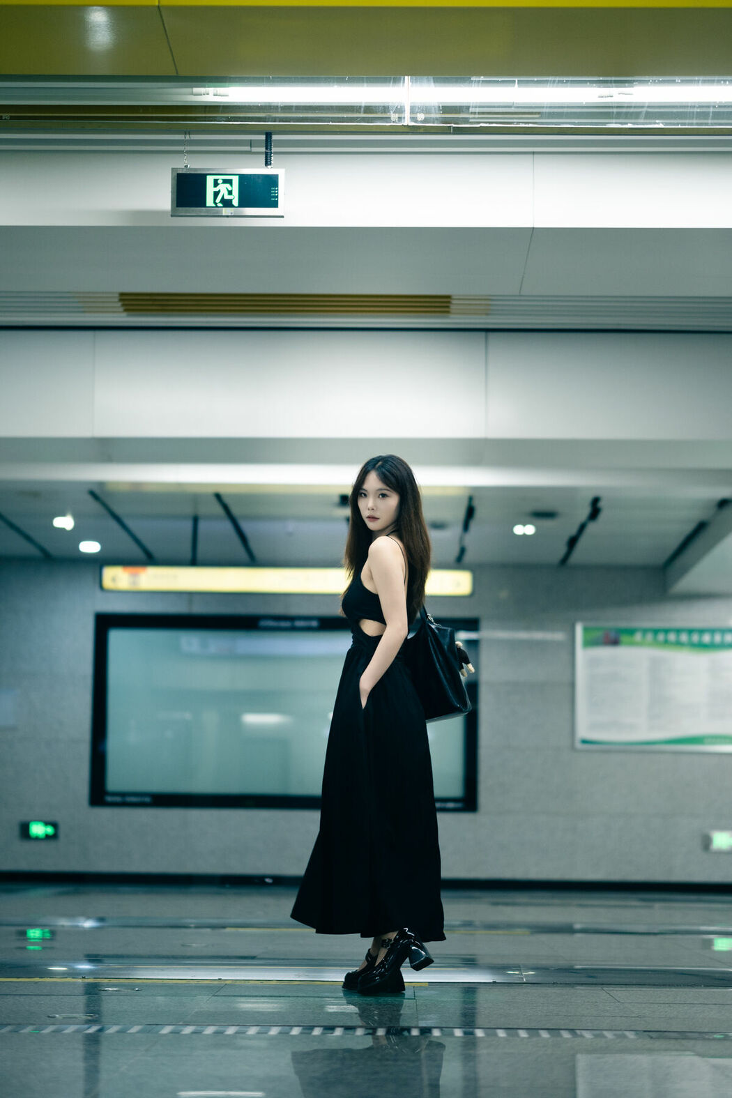 YiTuYu艺图语 Vol.9745 Su Da Bing Gan (18P)