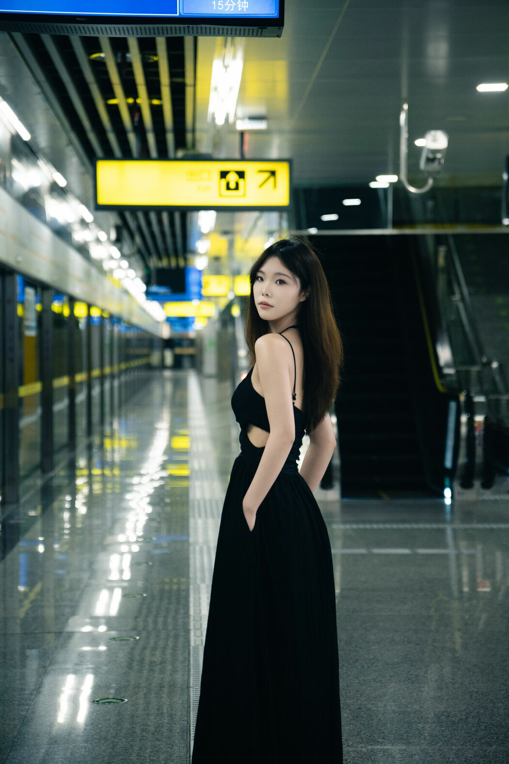 YiTuYu艺图语 Vol.9745 Su Da Bing Gan (18P)