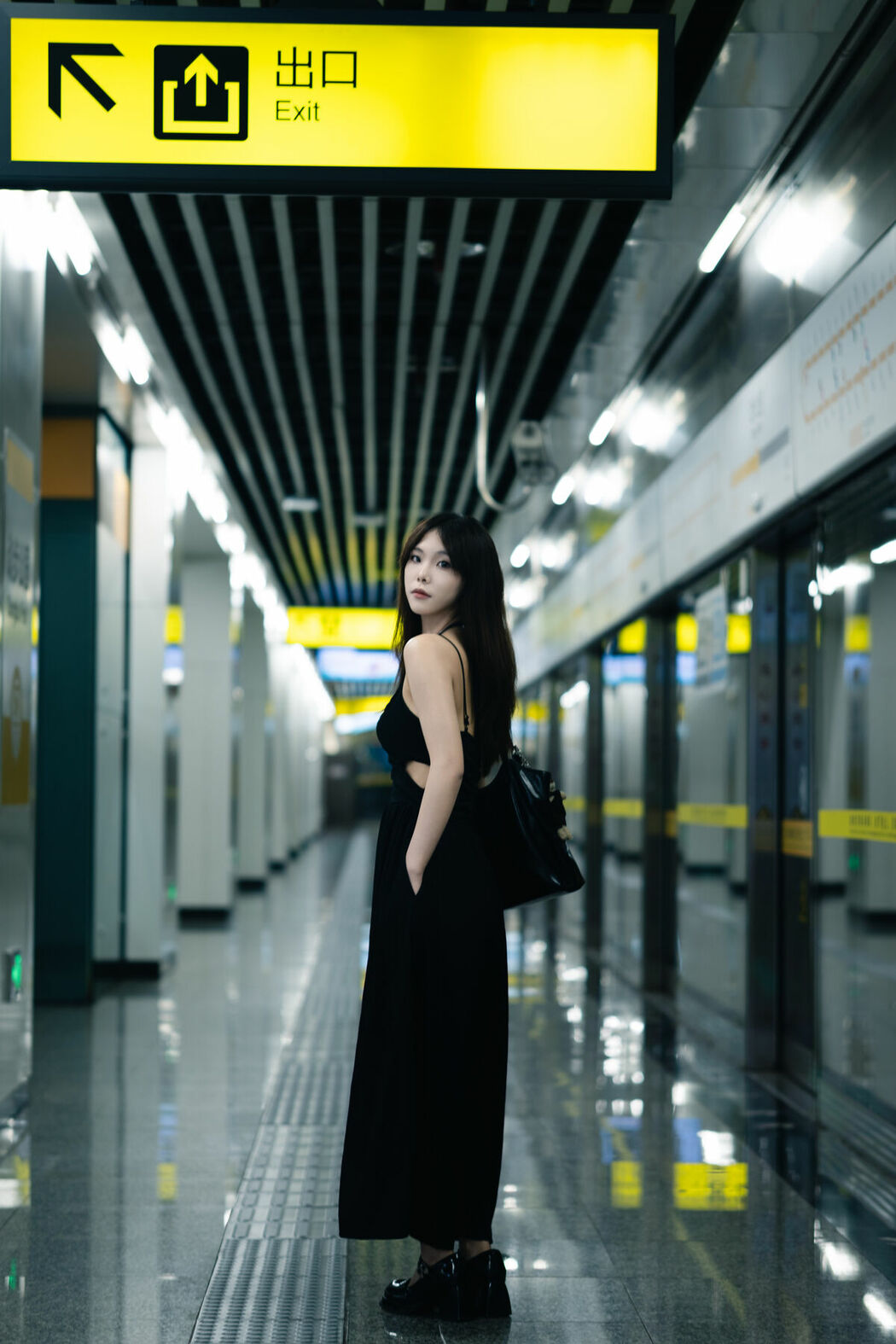 YiTuYu艺图语 Vol.9745 Su Da Bing Gan (18P)