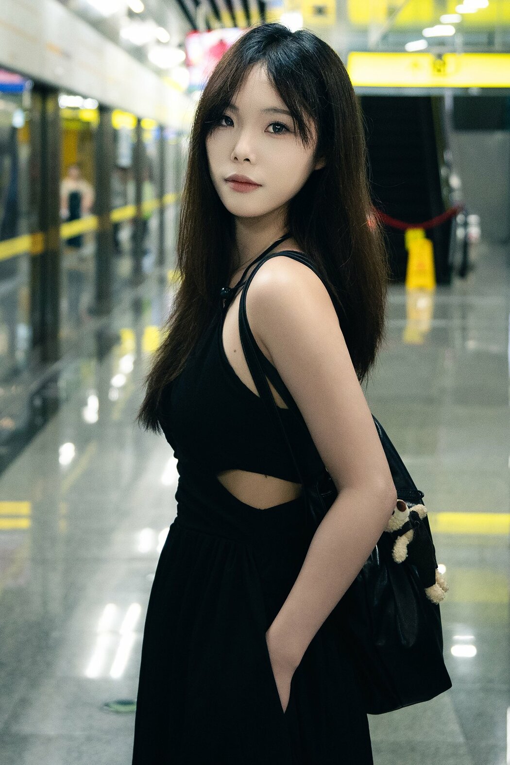 YiTuYu艺图语 Vol.9745 Su Da Bing Gan (18P) Cover Photo
