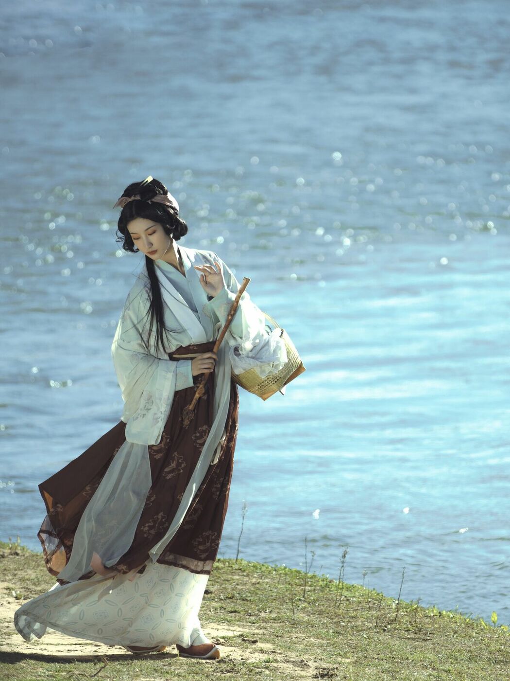 YiTuYu艺图语 Vol.9750 He Li Han (18P)