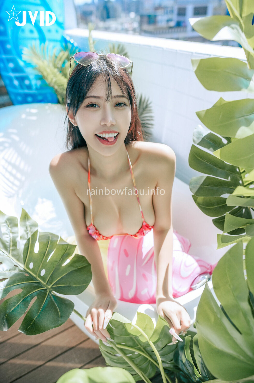WenHsin 玟妡 – 濕身陽台戲水夏日多巴胺 超小片比基尼 羊入虎口不吃對不起自己 Part01 (57P – 1V)