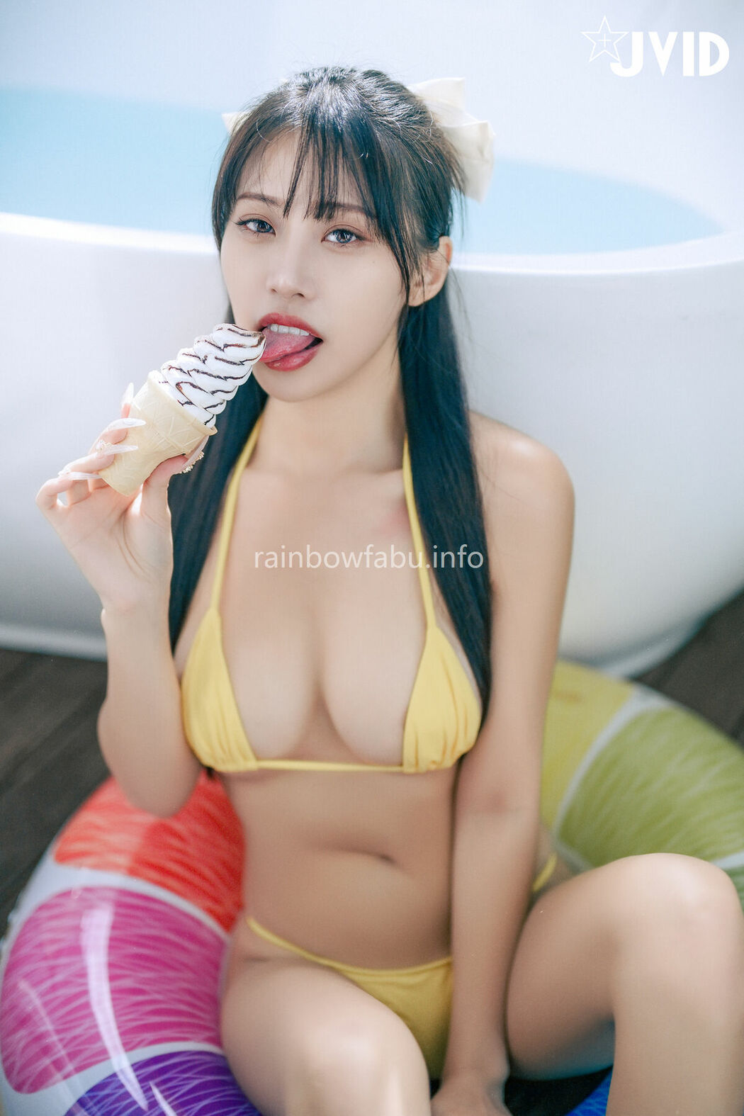WenHsin 玟妡 – 濕身陽台戲水夏日多巴胺 超小片比基尼 羊入虎口不吃對不起自己 Part02 (57P)