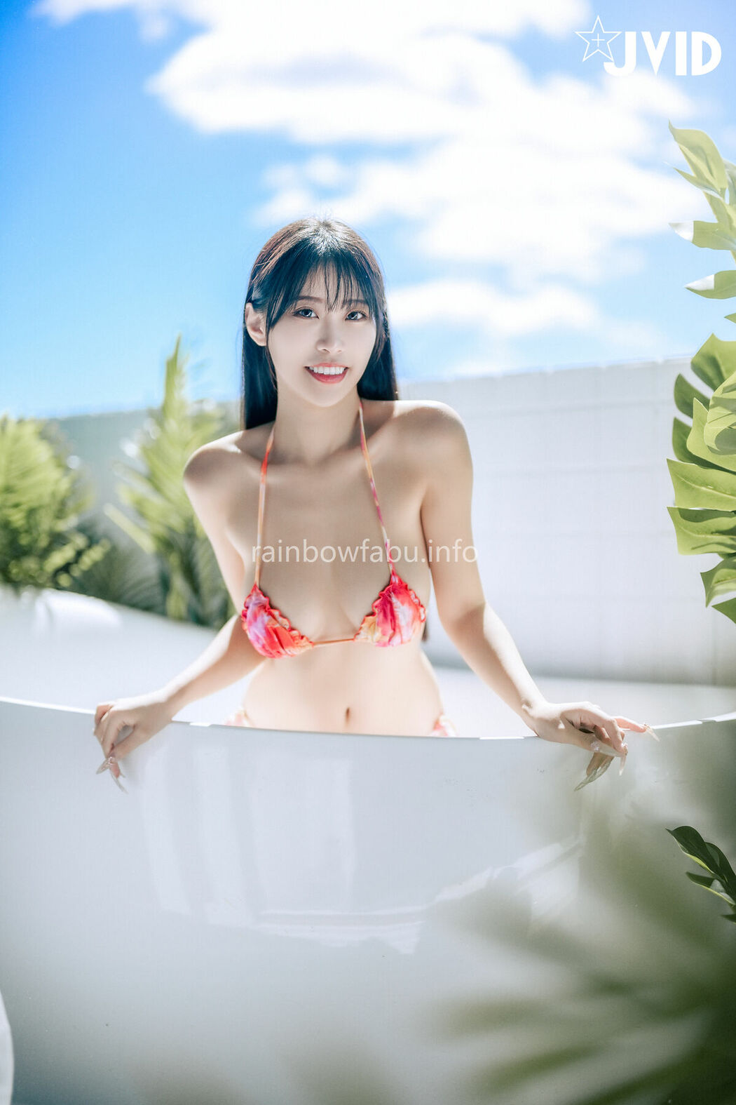 WenHsin 玟妡 – 濕身陽台戲水夏日多巴胺 超小片比基尼 羊入虎口不吃對不起自己 Part01 (57P – 1V)