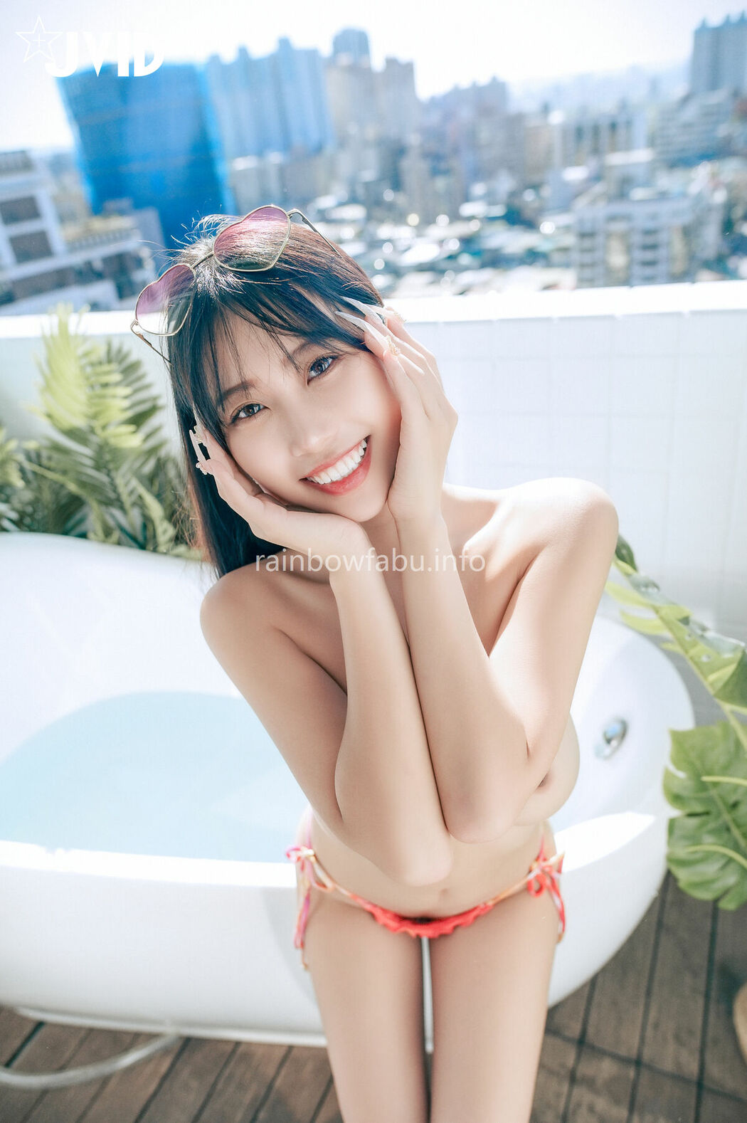 WenHsin 玟妡 – 濕身陽台戲水夏日多巴胺 超小片比基尼 羊入虎口不吃對不起自己 Part01 (57P – 1V)