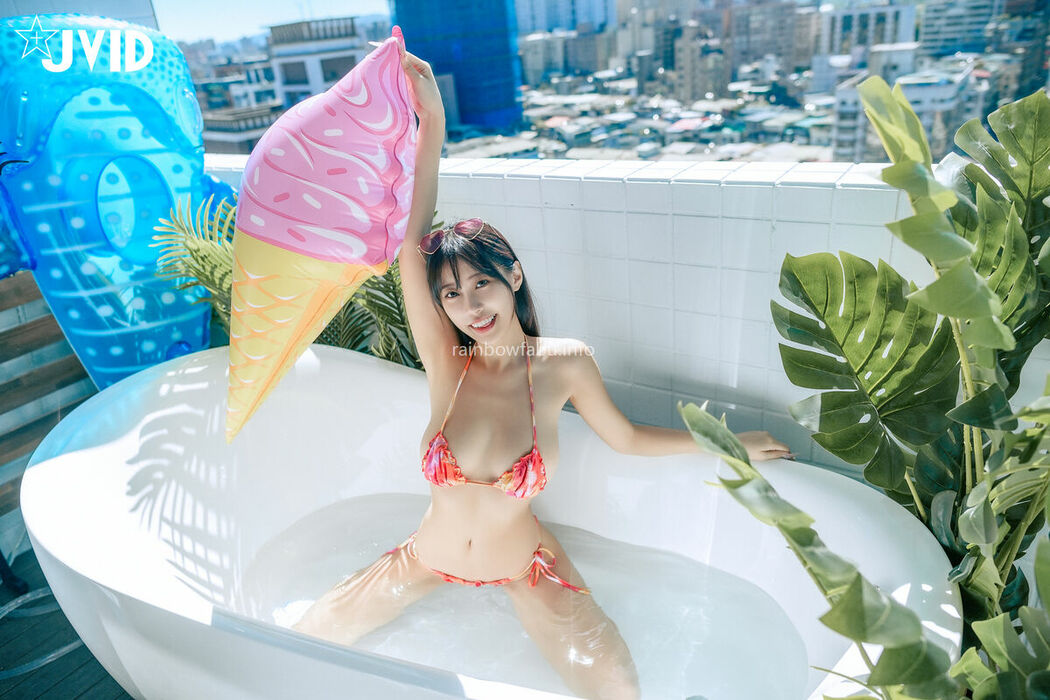 WenHsin 玟妡 – 濕身陽台戲水夏日多巴胺 超小片比基尼 羊入虎口不吃對不起自己 Part02 (57P)