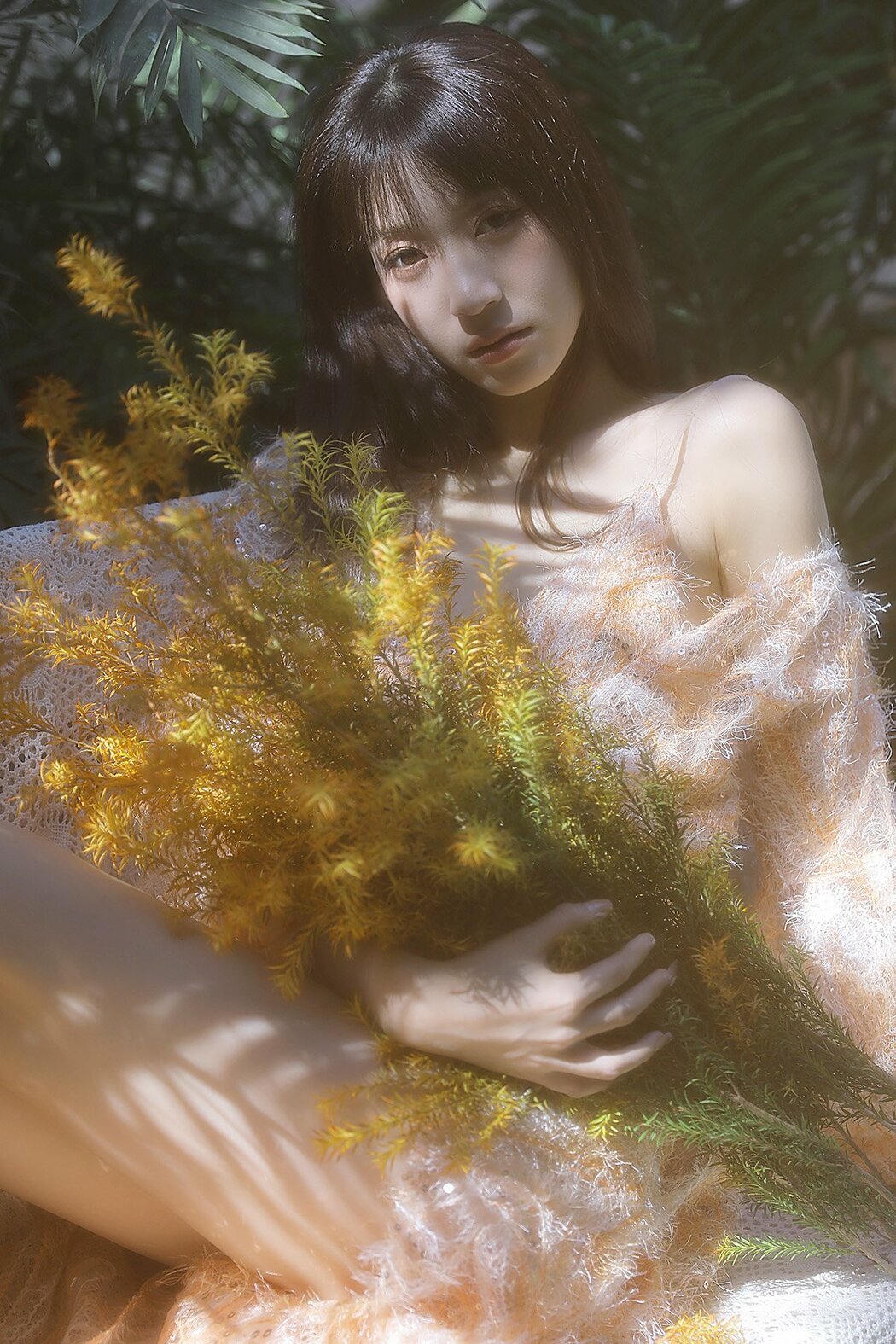 YiTuYu艺图语 Vol.9761 Lu Yi Er Er (24P) Cover Photo