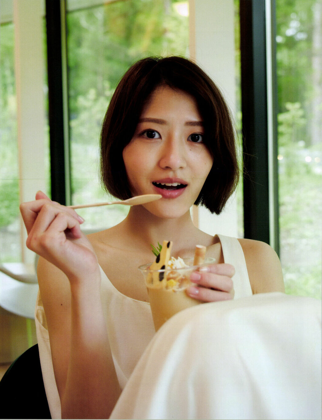 JP Yumi Wakatsuki 若月佑美 – 写真集 アンド チョコレート (128P)