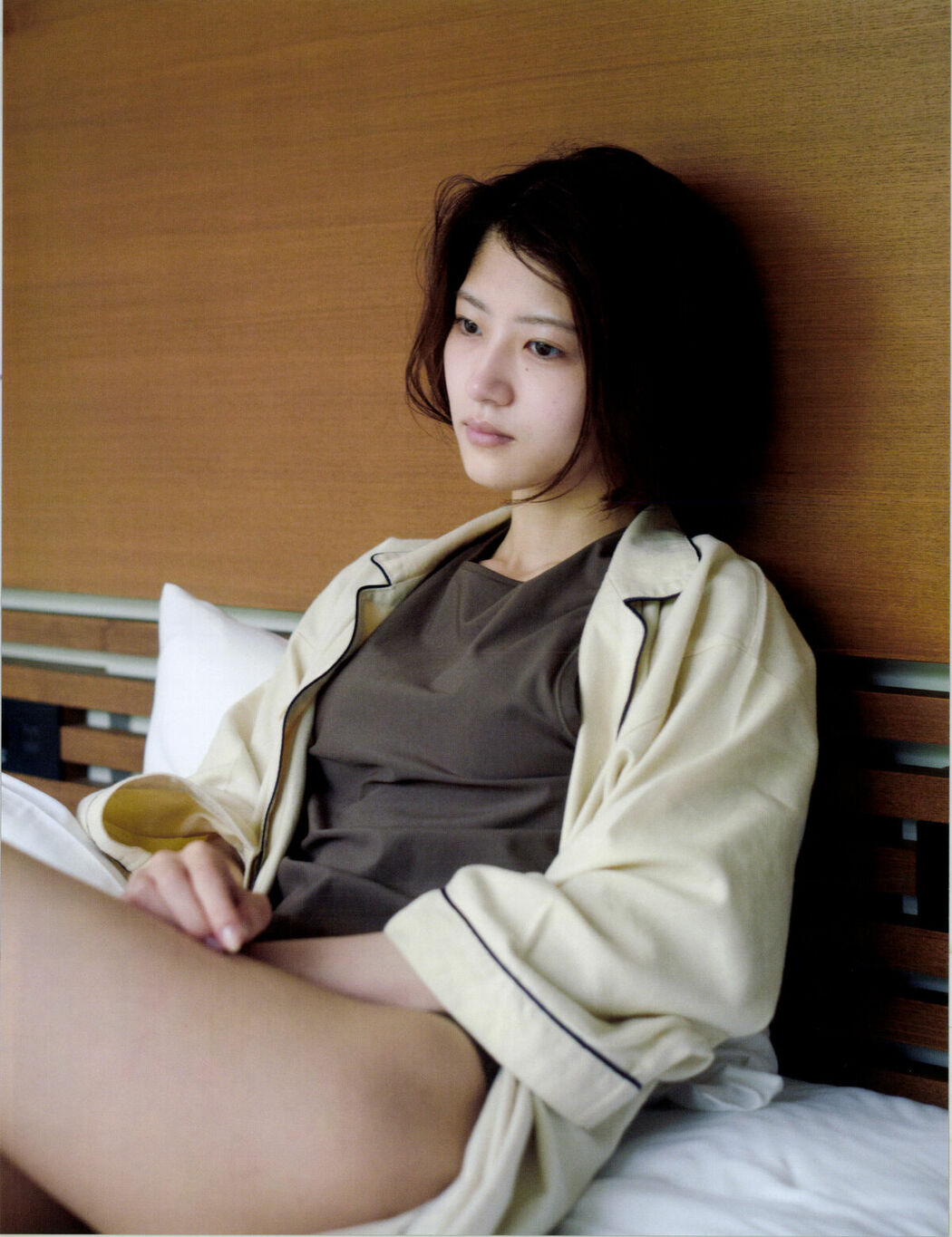 JP Yumi Wakatsuki 若月佑美 – 写真集 アンド チョコレート (128P)
